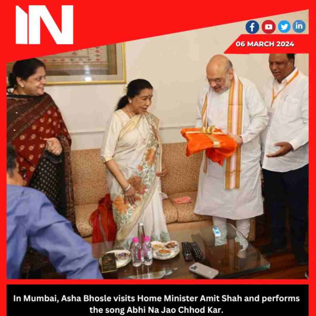 In Mumbai, Asha Bhosle visits Home Minister Amit Shah and performs the song Abhi Na Jao Chhod Kar.
